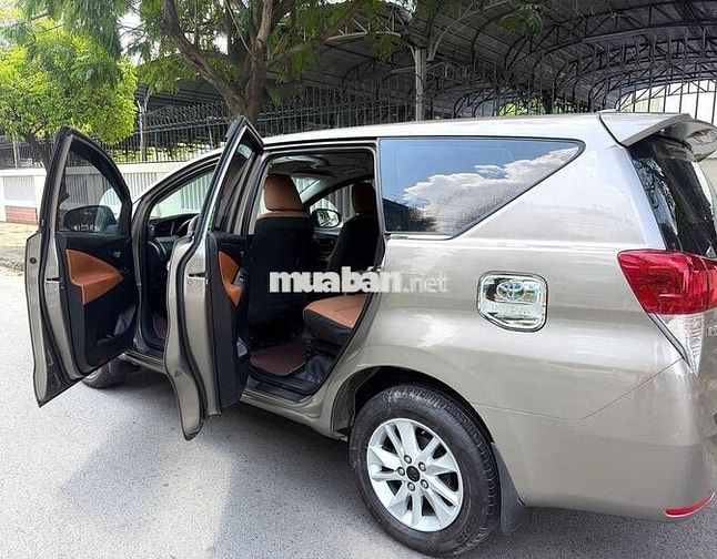 BánToyota INNOVA 2.0E 2018 Đồng ánh kim xe nhà đi
