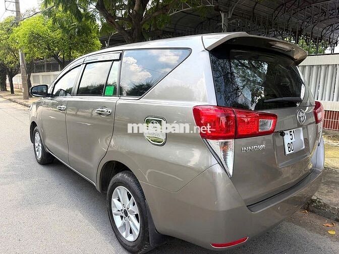 BánToyota INNOVA 2.0E 2018 Đồng ánh kim xe nhà đi