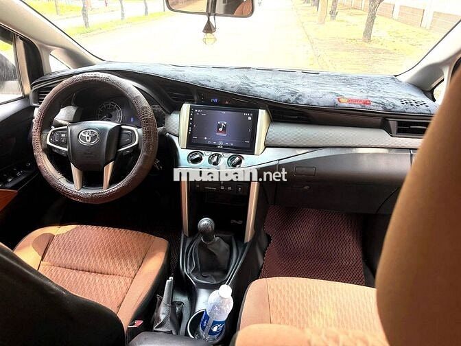 BánToyota INNOVA 2.0E 2018 Đồng ánh kim xe nhà đi