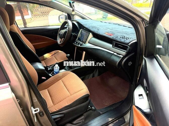 BánToyota INNOVA 2.0E 2018 Đồng ánh kim xe nhà đi