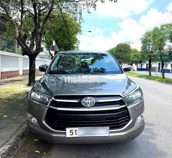 BánToyota INNOVA 2.0E 2018 Đồng ánh kim xe nhà đi