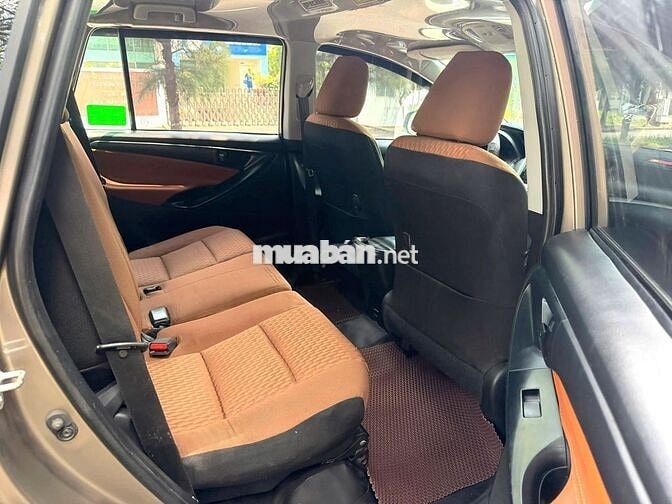 BánToyota INNOVA 2.0E 2018 Đồng ánh kim xe nhà đi