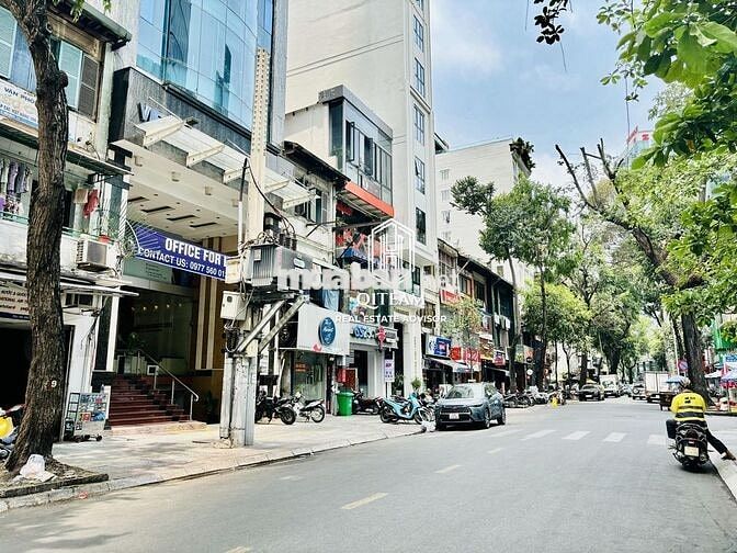Nhà hàng 63 Hồ Tùng Mậu, Q1. Dt: 6x36m, Kc: trệt 3 lầu. Gía: 90tr