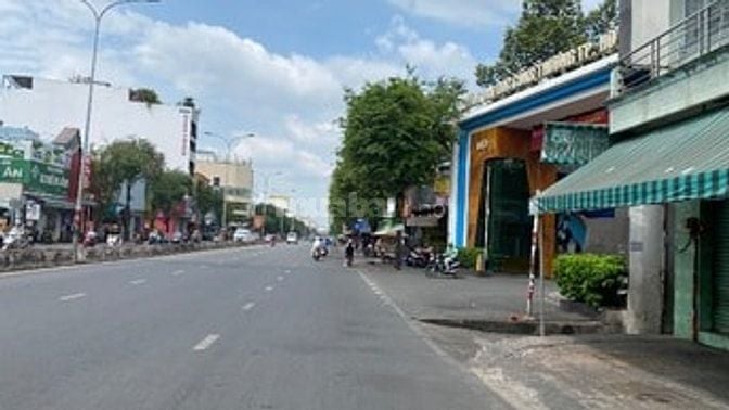 Bán nhà riêng đối diện đại học Công Thương TPHCM đường Lê Trọng Tấn
