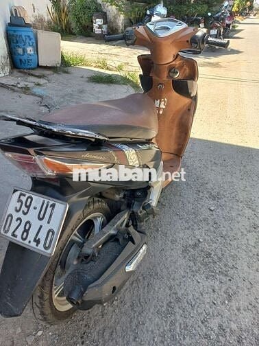 Yamaha Luvias Nâu, Đen