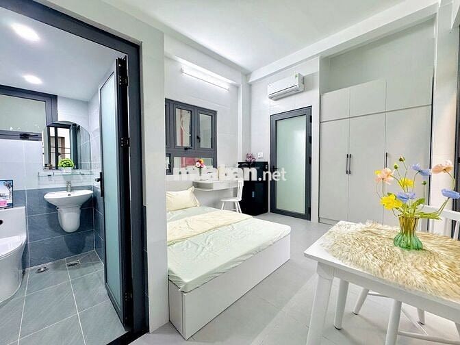 Khai trương nhà xây mới 100%, Studio ban công Hòa Bình ngay Đầm Sen