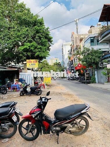 MẶT TIỀN D3 6M NGANG KHU ĐÔNG SINH VIÊN KINH DOANH SẦM UẤT