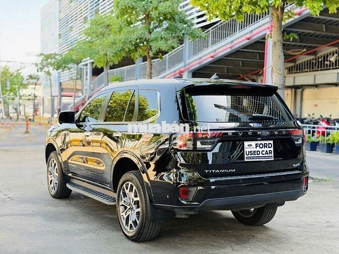 Ford Everest Titanium 4x4 2024 Đen Tự động Xăng
