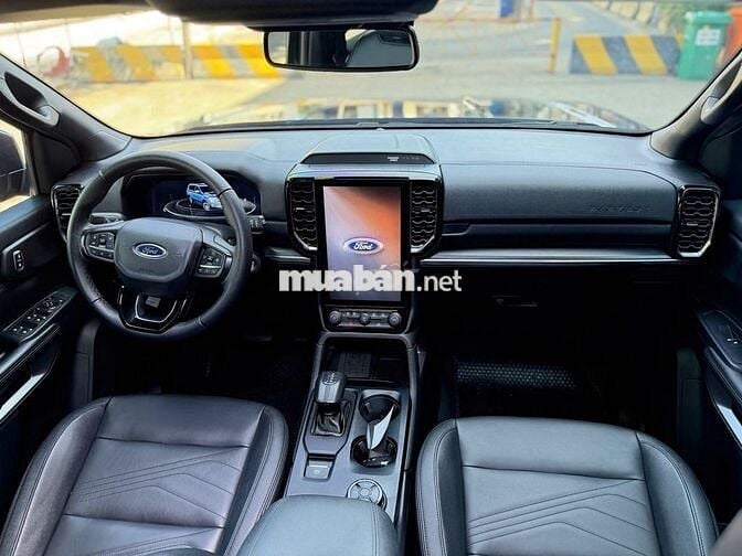 Ford Everest Titanium 4x4 2024 Đen Tự động Xăng