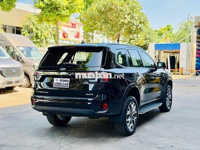 Ford Everest Titanium 4x4 2024 Đen Tự động Xăng