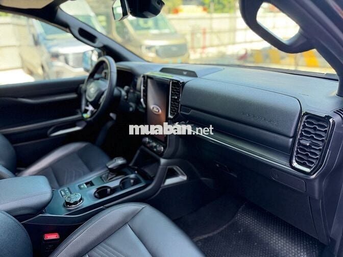 Ford Everest Titanium 4x4 2024 Đen Tự động Xăng