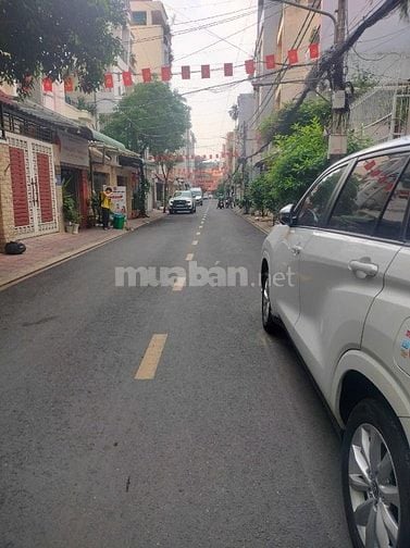 Bán căn nhà cấp 4 khu vip Nguyễn Minh hoàng k300 dt : 4x20m 1 lầu giá 
