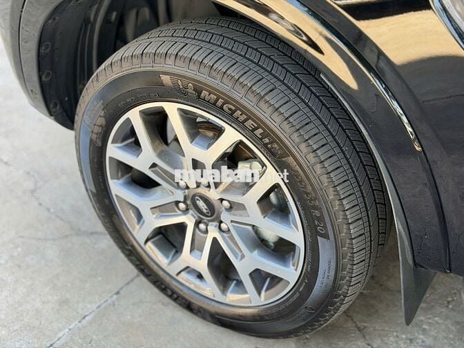 Ford Everest Titanium 4x4 2024 Đen Tự động Xăng
