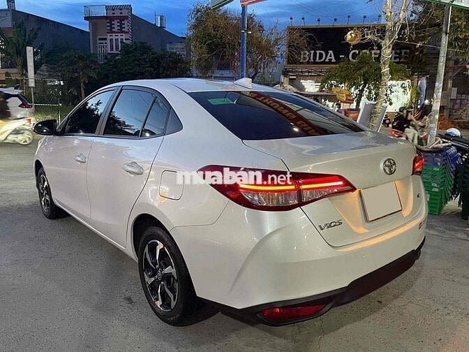 Toyota Vios 2024 1.5E CVT Trắng Tự động