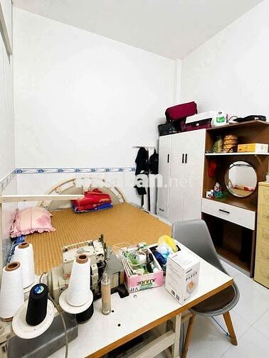 Nhà ngã tư ga Hà Huy giáp 57 M2 chỉ 2,x tỷ