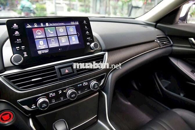 Honda Accord 2021 Trắng 32 ngàn km