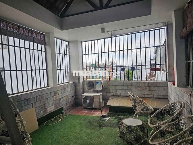 ô tô vào nhà 4pn có 2 máy lạnh, nội thất cọc 1th hẻm 7m ô tô đậu cửa 