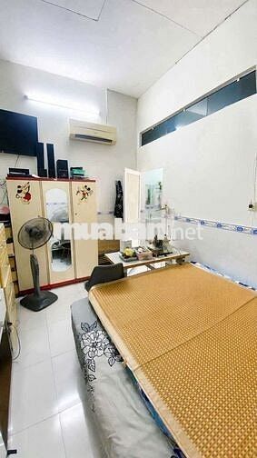 Nhà ngã tư ga Hà Huy giáp 57 M2 chỉ 2,x tỷ