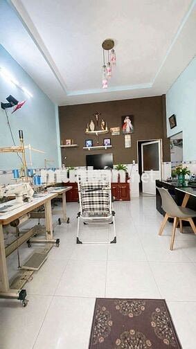 Nhà ngã tư ga Hà Huy giáp 57 M2 chỉ 2,x tỷ