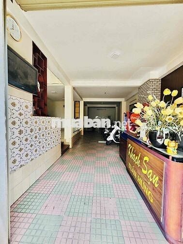 tuyển 01 nam lễ tân khách sạn làm việc tại quận 7