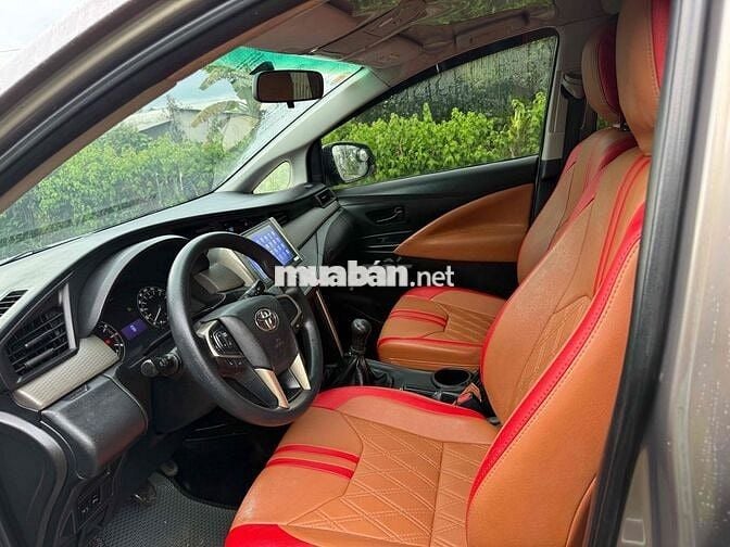 Toyota Innova 2017 8 chỗ màu Xám