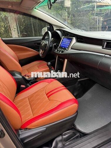 Toyota Innova 2017 8 chỗ màu Xám