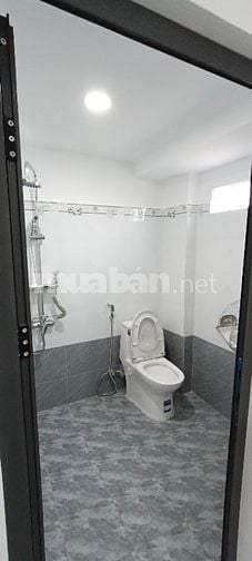 Bán Nhà Đúc Lửng Hẻm Xe Hơi DT 4M x 18M 