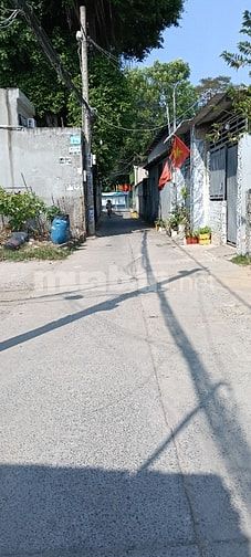 Bán Nhà Đúc Lửng Hẻm Xe Hơi DT 4M x 18M 