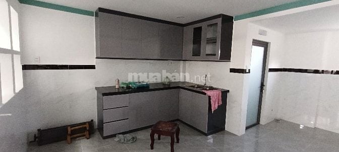 Bán Nhà Đúc Lửng Hẻm Xe Hơi DT 4M x 18M 
