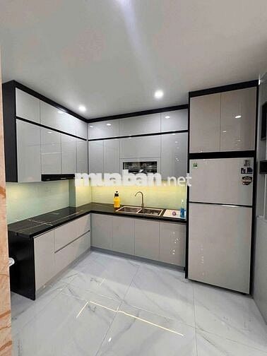 cho thuê nhà 5 tầng 3 ngủ thang máy gần ô tô, đối diện BX nước Ngầm