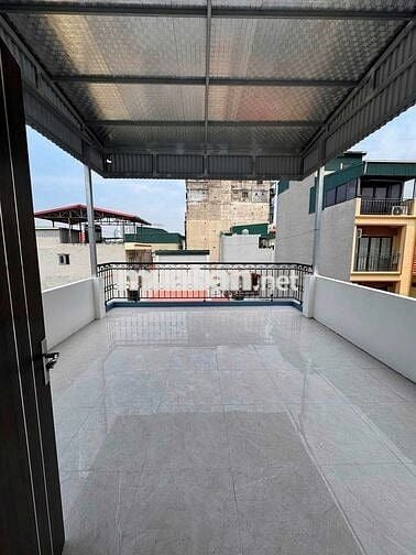 cho thuê nhà 5 tầng 3 ngủ thang máy gần ô tô, đối diện BX nước Ngầm