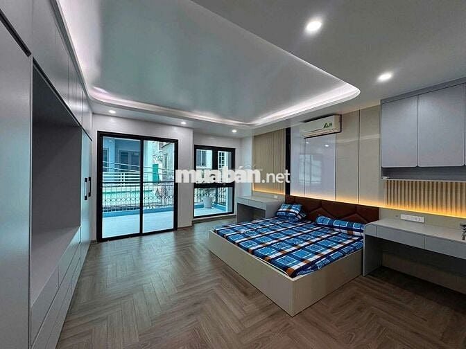 cho thuê nhà 5 tầng 3 ngủ thang máy gần ô tô, đối diện BX nước Ngầm