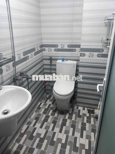 CHO THUÊ NHÀ ĐÚC 3 LẦU CHỦ SƠN MỚI KENG LẠI