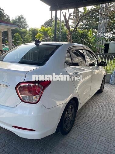 Hyundai i10 Base Sedan 2016 Trắng