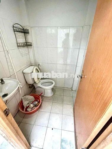 Cho thuê nhà hẻm 6m thông gần chợ tân hương 4x11m gác lửng 2pn 7tr
