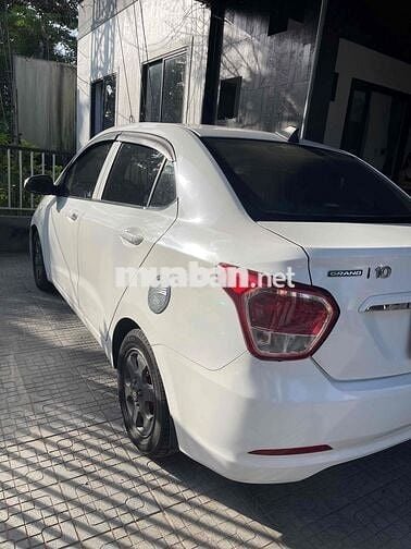 Hyundai i10 Base Sedan 2016 Trắng