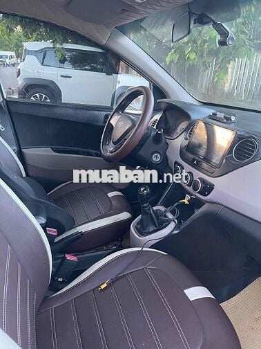 Hyundai i10 Base Sedan 2016 Trắng