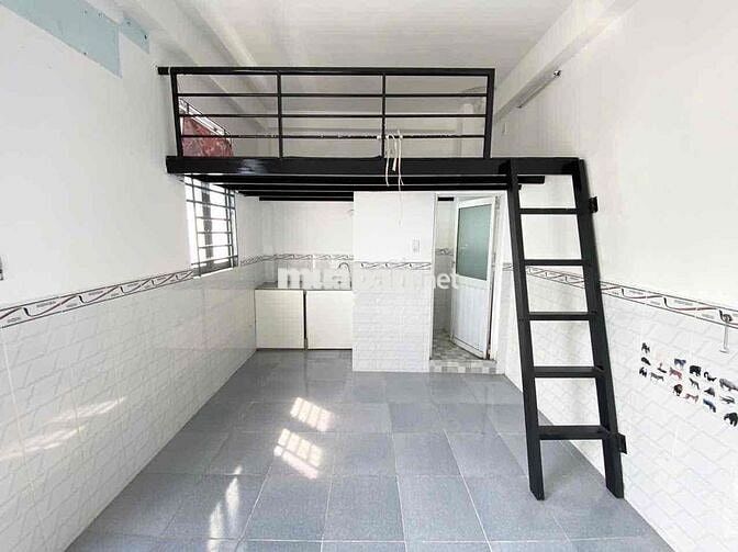 Cho Thuê Phòng Gác Máy Lạnh, Cửa Sổ Thoáng_Ngay Dương Quảng Hàm