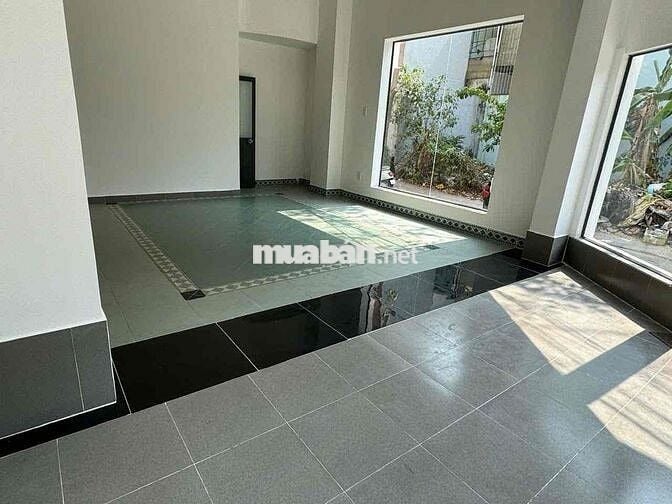Mặt bằng tầng trệt lô góc, và phòng gác đúc lửng ở lại