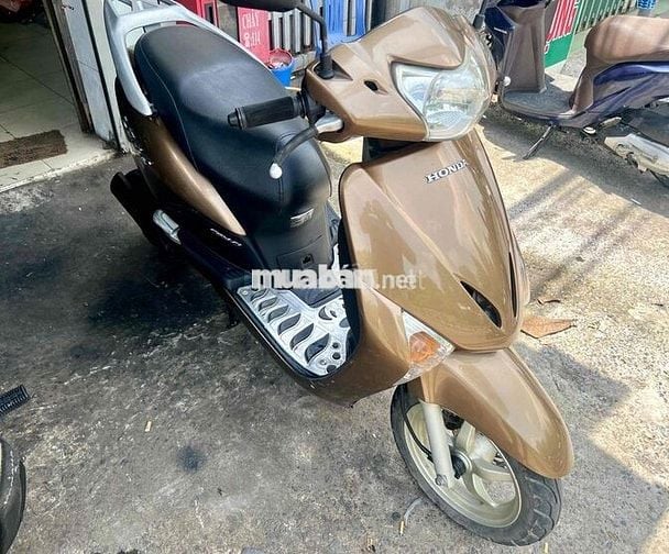 Honda Lead 2011 còn rata đẹp.