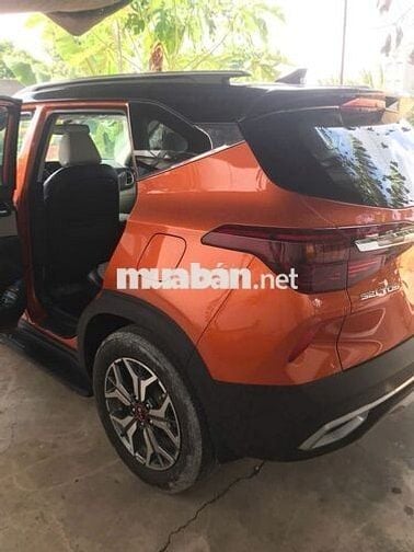 Kia Seltos 5 chỗ màu Cam