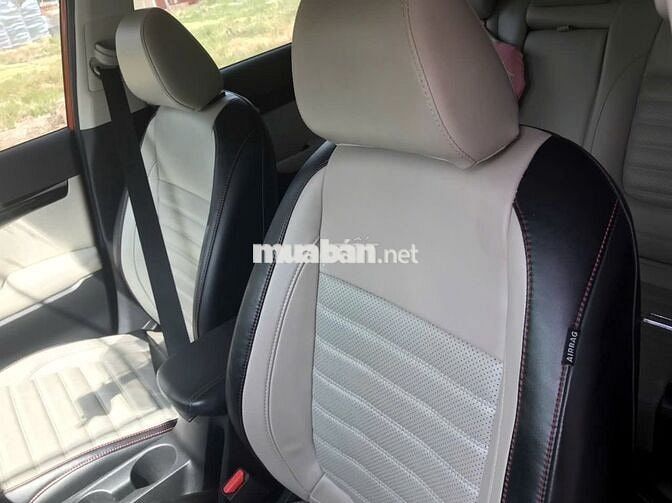 Kia Seltos 5 chỗ màu Cam