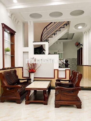 Nhà giá rẻ ngay trung tâm wc riêng từng phòng