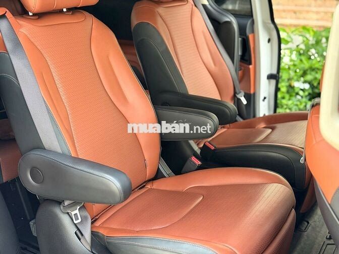 Kia Carnival Signature 2024 Trắng 7 chỗ Diesel