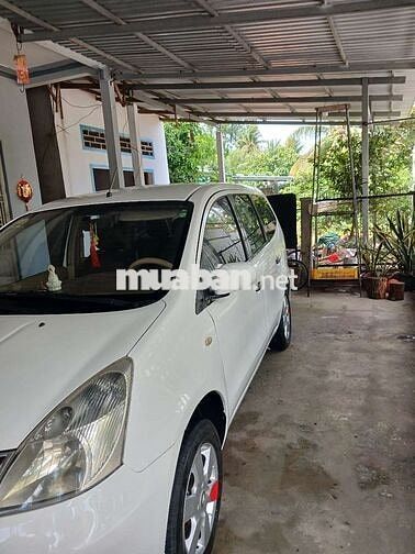 Nissan Grand Livina 2011 Trắng Số sàn 7 chỗ