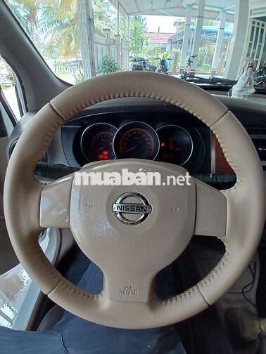 Nissan Grand Livina 2011 Trắng Số sàn 7 chỗ
