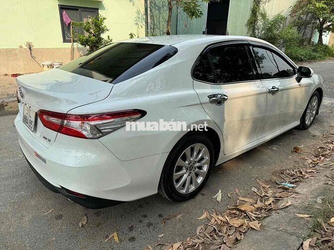 Toyota Camry 2.0G 2021 Trắng 33.000km