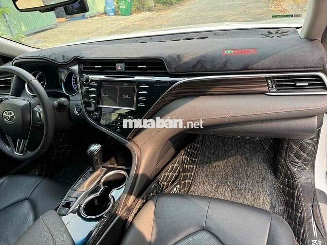 Toyota Camry 2.0G 2021 Trắng 33.000km