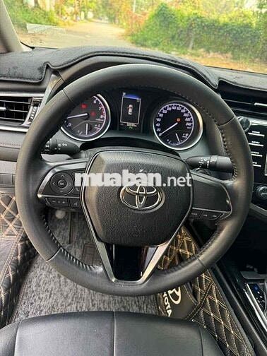 Toyota Camry 2.0G 2021 Trắng 33.000km