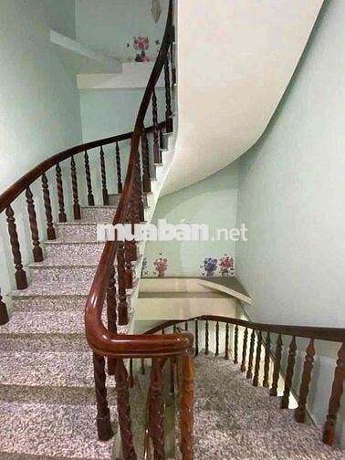 CHO THUÊ Nhà 2 lầu phường Trung Dũngu.   - Nhà cách đường Nguyễn Ái Qu